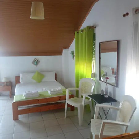 House Mantesos Apartamento Koinira