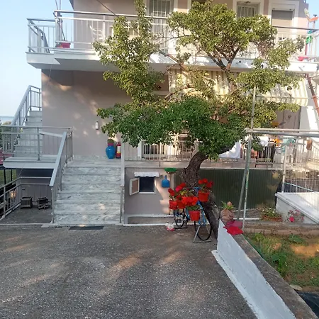 House Mantesos 公寓 *