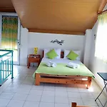 Apartment House Mantesos *