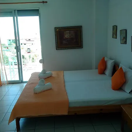 Apartament House Mantesos *
