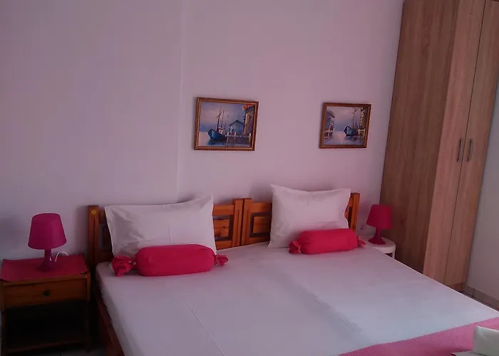 House Mantesos Апартаменты